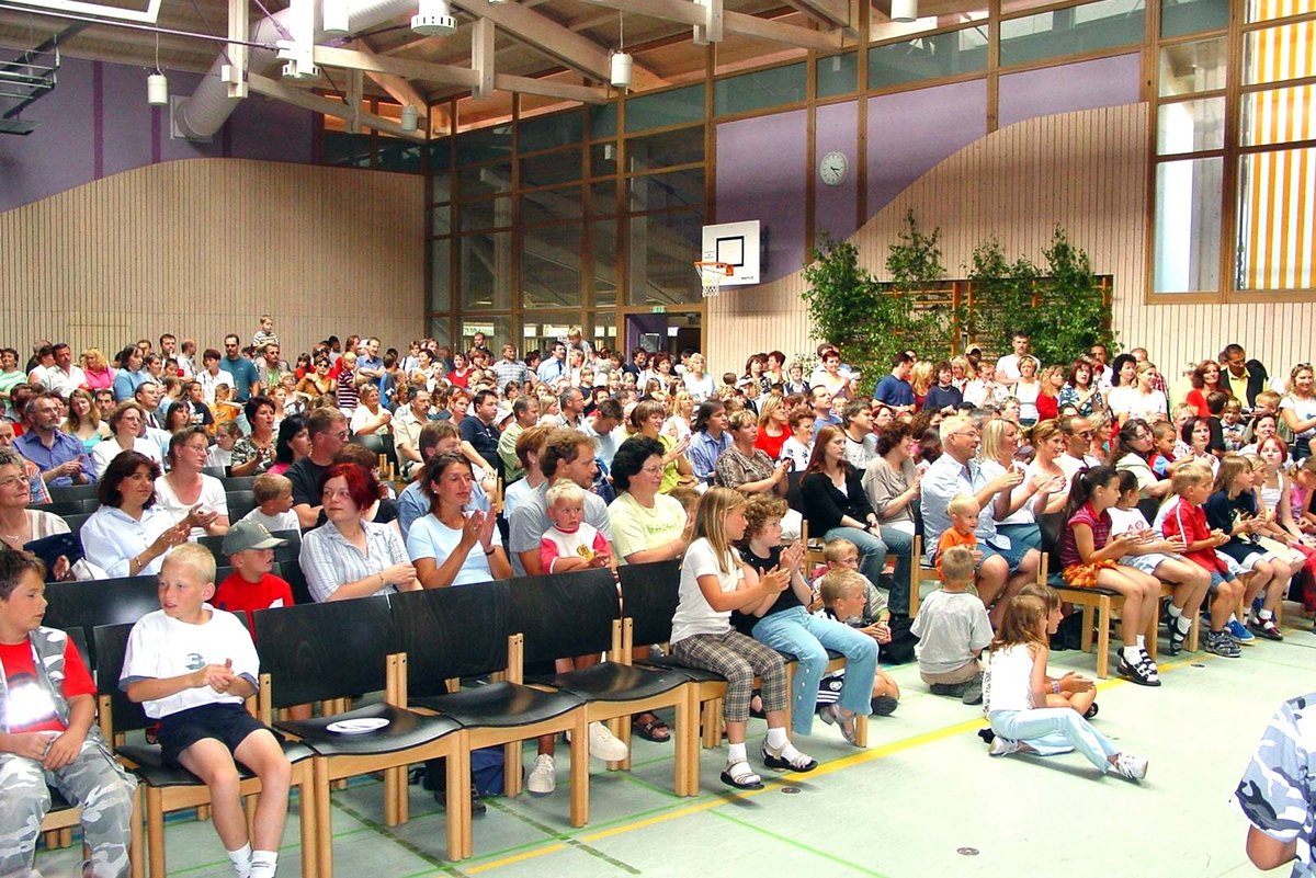 Zuschauer in der Sport- und Festhalle Satteldorf