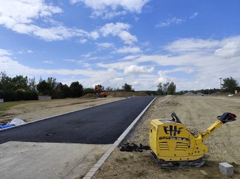 Asphaltierte Straße in Bronnholzheim